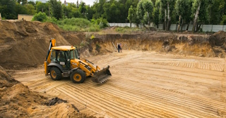 Разработка котлована Владимир стоимость за от 580 руб. м3 - заказать работы по копке и рытью котлованов | траншей